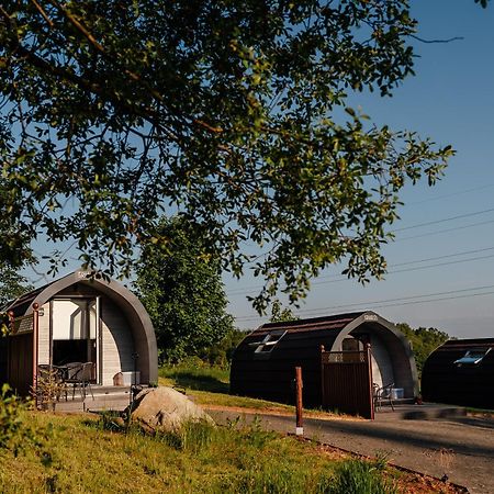 Glamping Pods Apartment Милнгайв Екстериор снимка