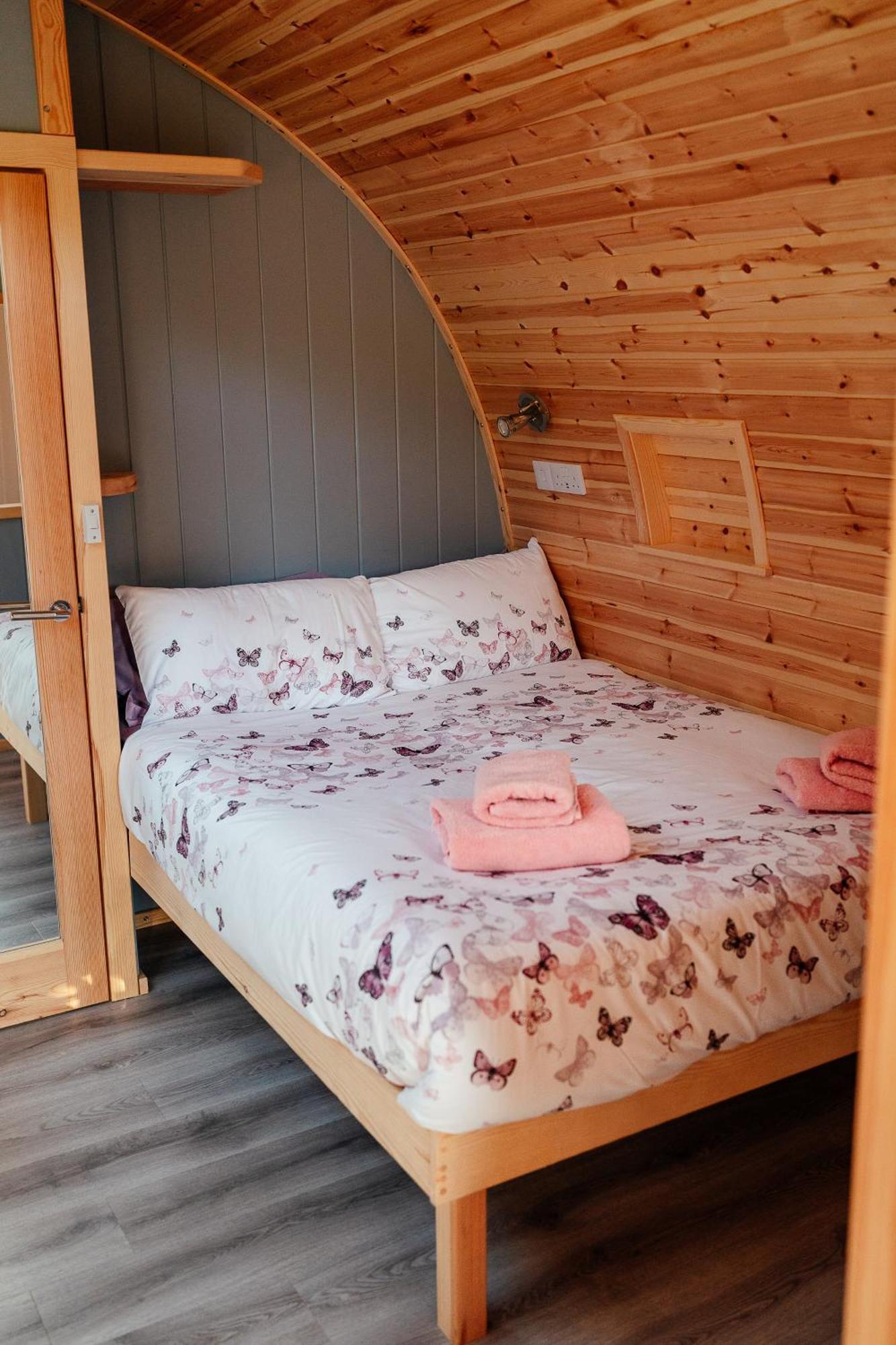 Glamping Pods Apartment Милнгайв Екстериор снимка