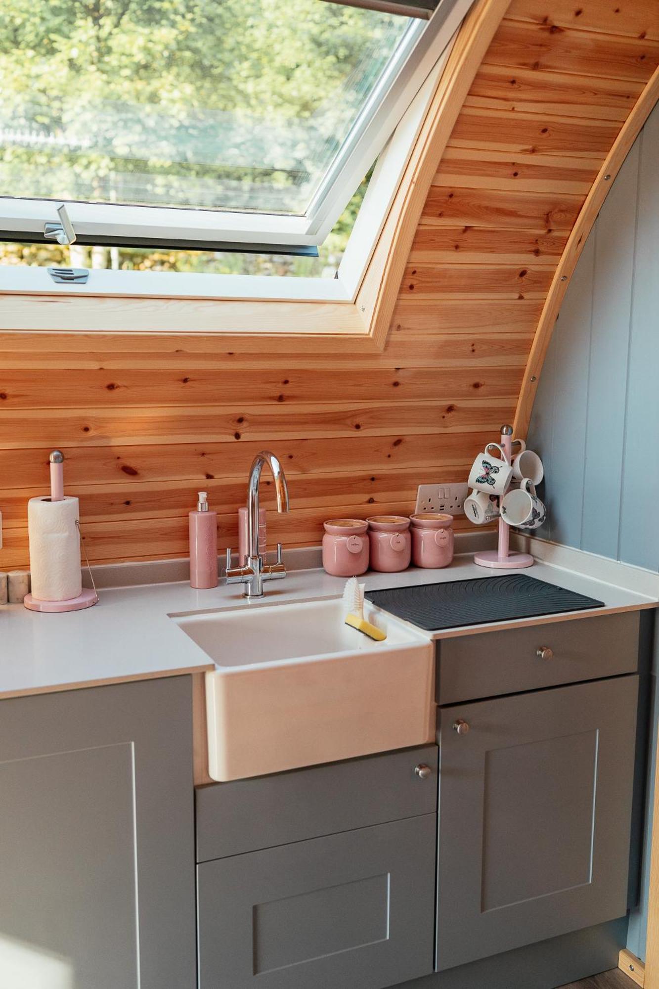 Glamping Pods Apartment Милнгайв Екстериор снимка