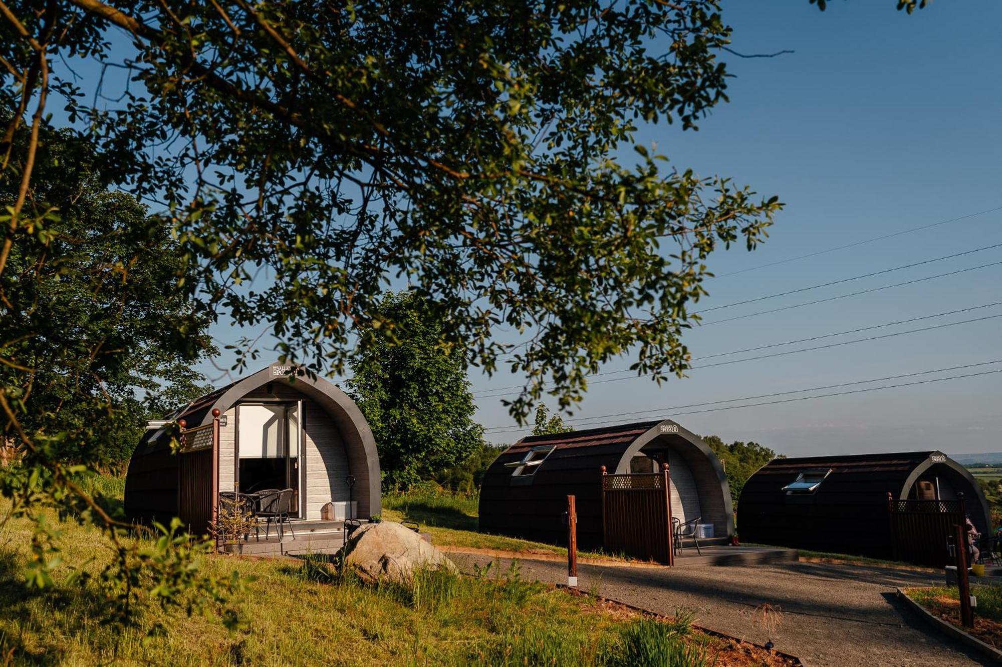 Glamping Pods Apartment Милнгайв Екстериор снимка