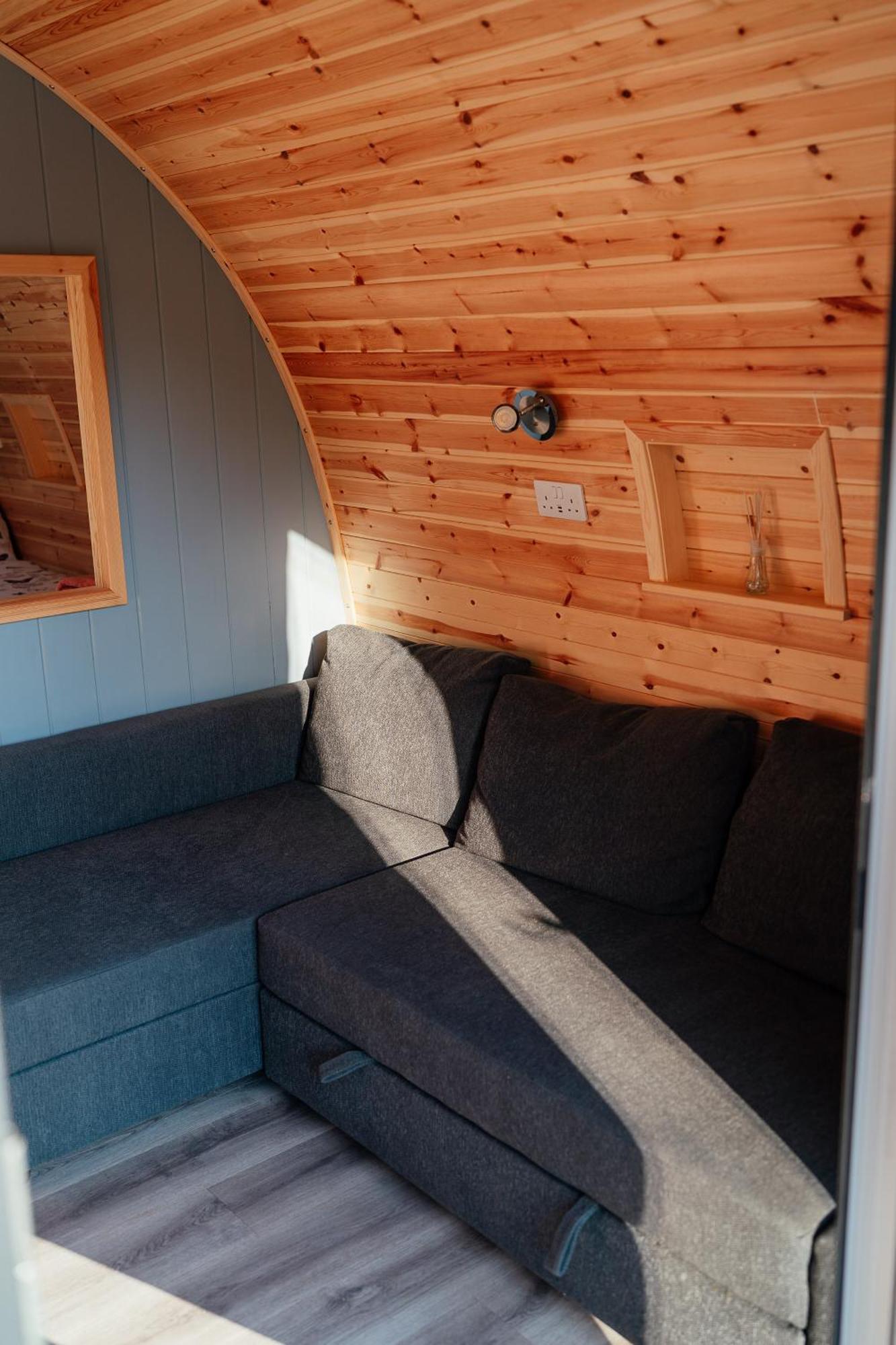 Glamping Pods Apartment Милнгайв Екстериор снимка