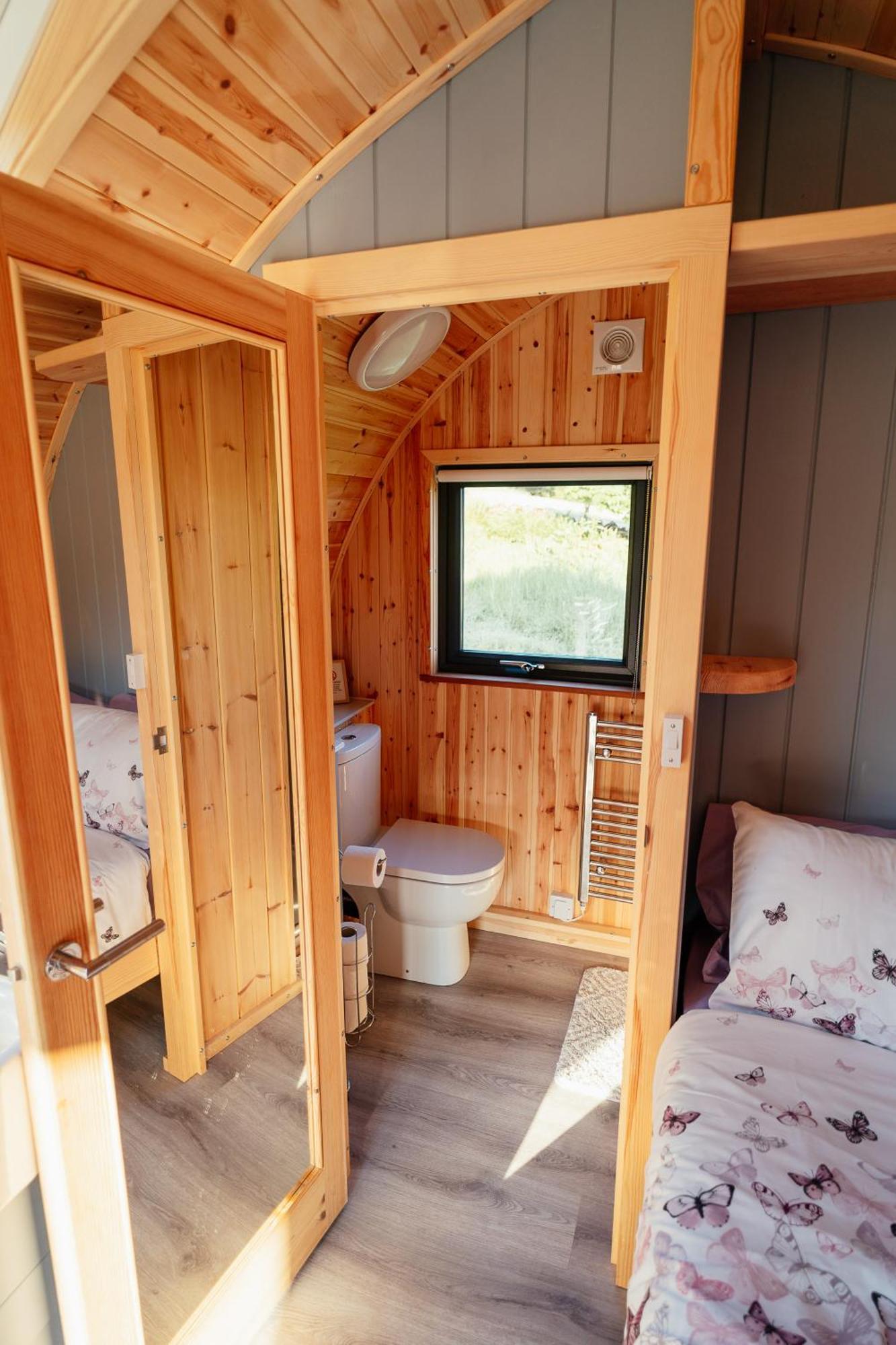 Glamping Pods Apartment Милнгайв Екстериор снимка
